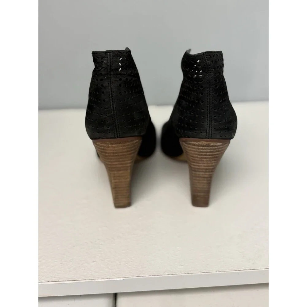 Vince Camuto Black Laser Cut Perforated Peep Toe Heeled Booties Size 10M
